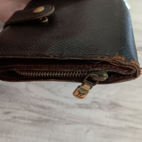 LOUIS VUITTON Monogram Compact Zip Wallet - Picture 3 of 10